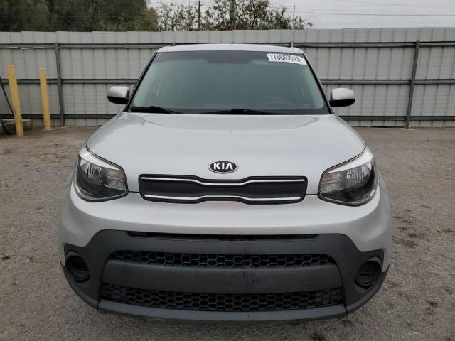 KNDJN2A22J7597937 - 2018 KIA SOUL SILVER photo 5