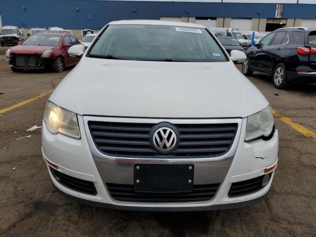 WVWJK7AN1AE148034 - 2010 VOLKSWAGEN PASSAT KOMFORT WHITE photo 5