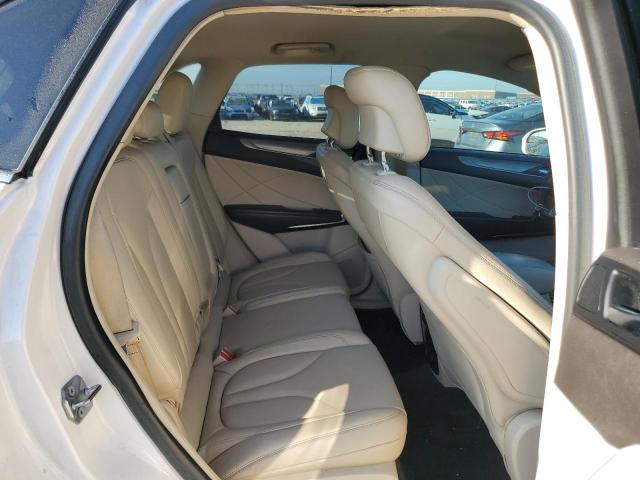 5LMCJ1C98JUL17859 - 2018 LINCOLN MKC PREMIERE WHITE photo 10