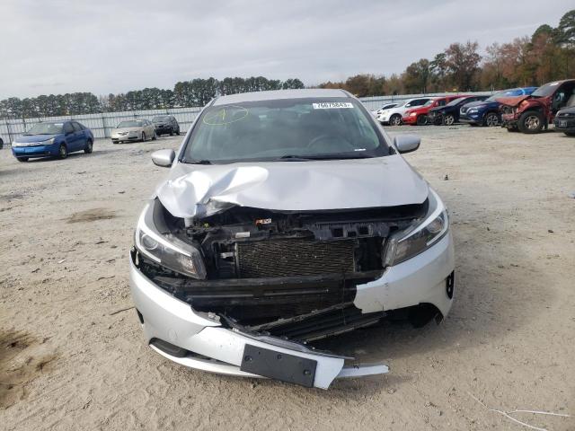 3KPFK4A75HE102713 - 2017 KIA FORTE LX SILVER photo 5