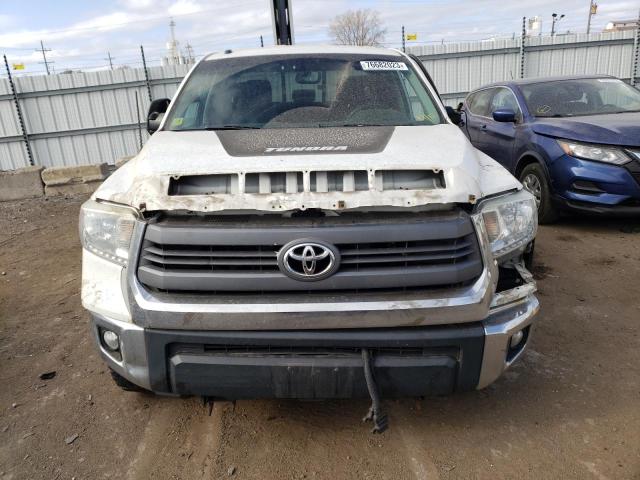 5TFUW5F18EX380958 - 2014 TOYOTA TUNDRA DOUBLE CAB SR/SR5 WHITE photo 5