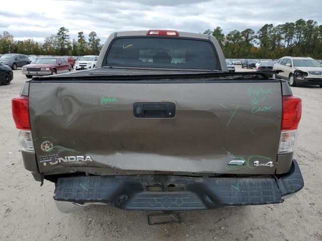 5TFDW5F13CX270106 - 2012 TOYOTA TUNDRA CREWMAX SR5 TAN photo 6