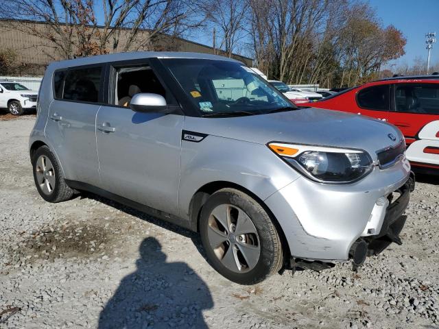 KNDJN2A2XG7825241 - 2016 KIA SOUL SILVER photo 4