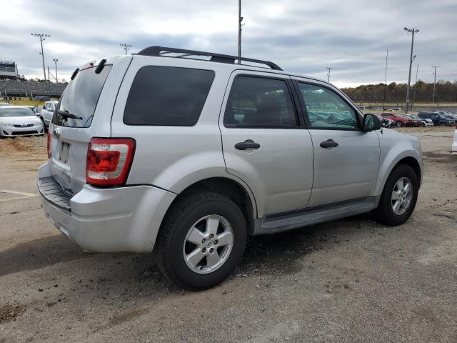 1FMCU03759KD07199 - 2009 FORD ESCAPE XLT SILVER photo 3