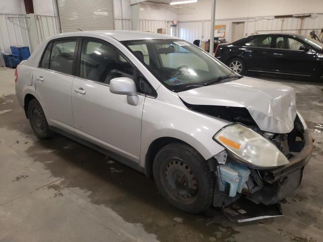 3N1BC11E19L352913 - 2009 NISSAN VERSA S SILVER photo 4