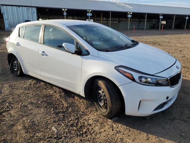 KNAFK5A83H5688948 - 2017 KIA FORTE LX WHITE photo 4