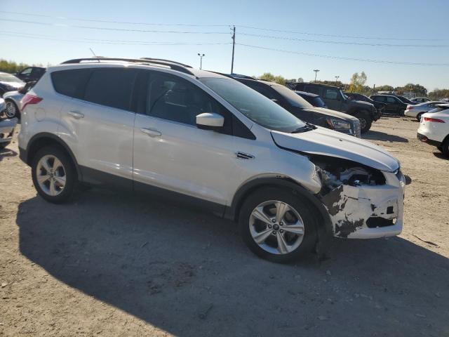 1FMCU0GX8DUB62232 - 2013 FORD ESCAPE SE WHITE photo 4