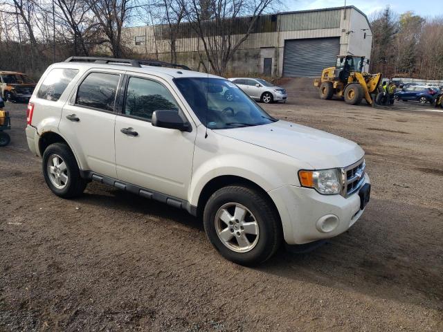 1FMCU0D77BKB93517 - 2011 FORD ESCAPE XLT WHITE photo 4