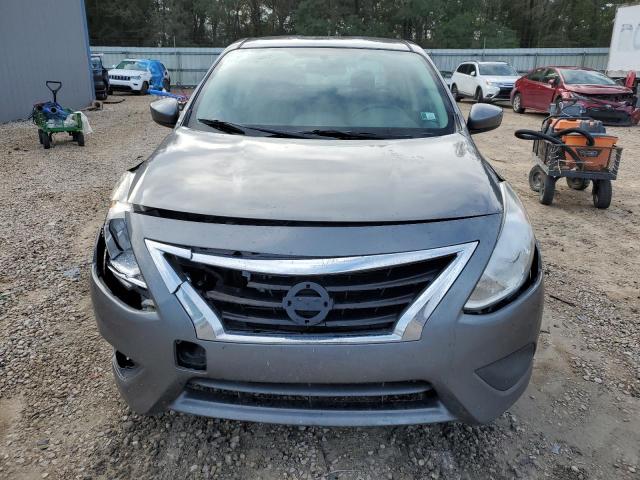 3N1CN7AP0JL825109 - 2018 NISSAN VERSA S GRAY photo 5