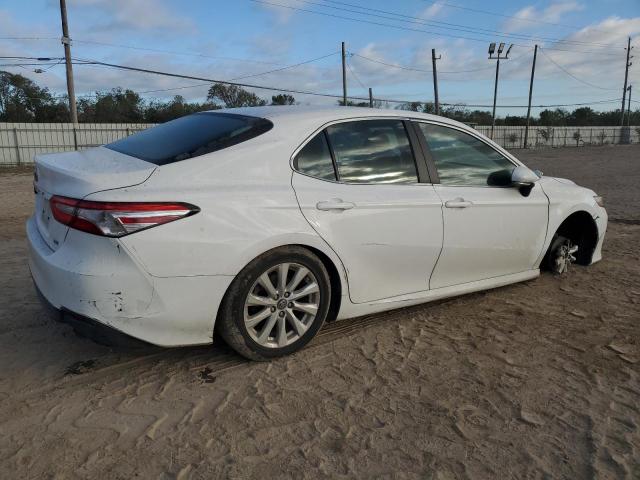 4T1B11HK5JU036466 - 2018 TOYOTA CAMRY L WHITE photo 3