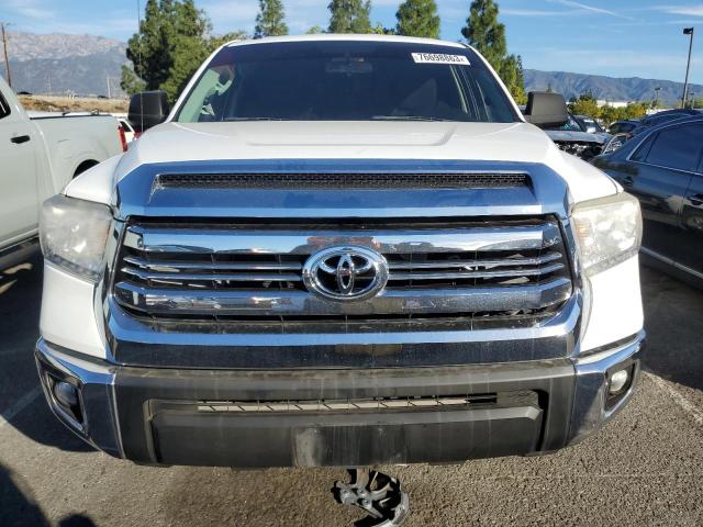 5TFRM5F15GX107488 - 2016 TOYOTA TUNDRA DOUBLE CAB SR/SR5 WHITE photo 5