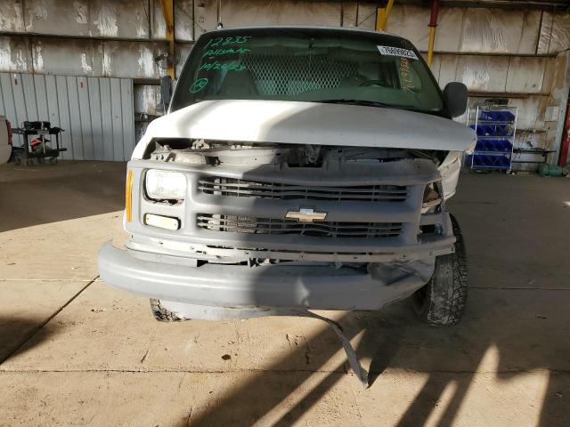 1GCGG25R521124971 - 2002 CHEVROLET 2500 EXPRE WHITE photo 5