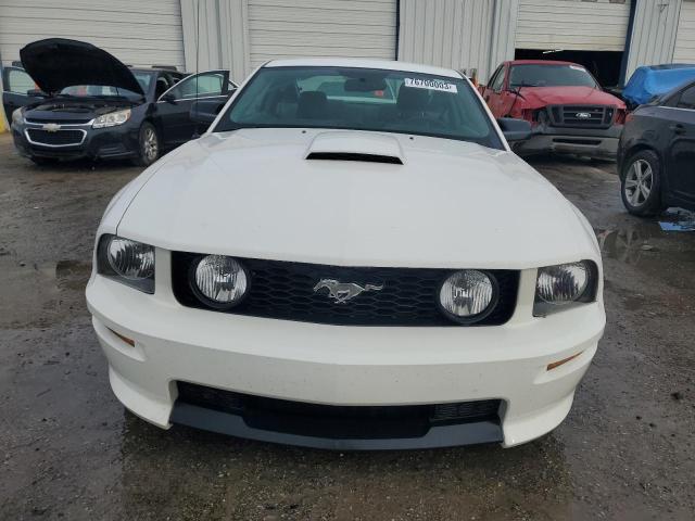 1ZVHT82HX85105569 - 2008 FORD MUSTANG GT WHITE photo 5