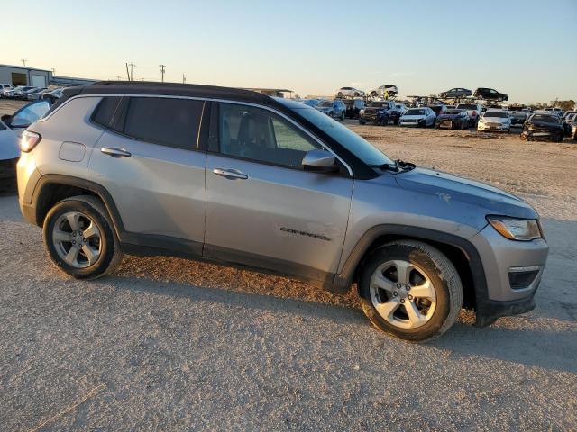 3C4NJCBBXJT488896 - 2018 JEEP COMPASS LATITUDE SILVER photo 4