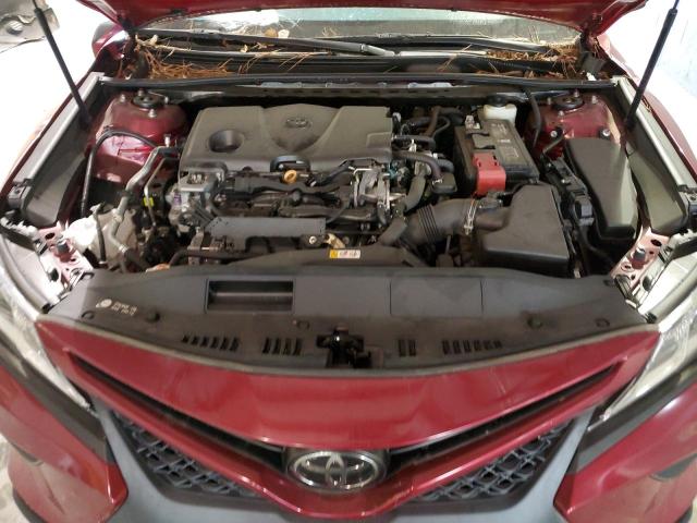 4T1B11HK8JU612454 - 2018 TOYOTA CAMRY L RED photo 11