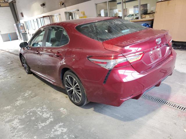 4T1B11HK8JU612454 - 2018 TOYOTA CAMRY L RED photo 2