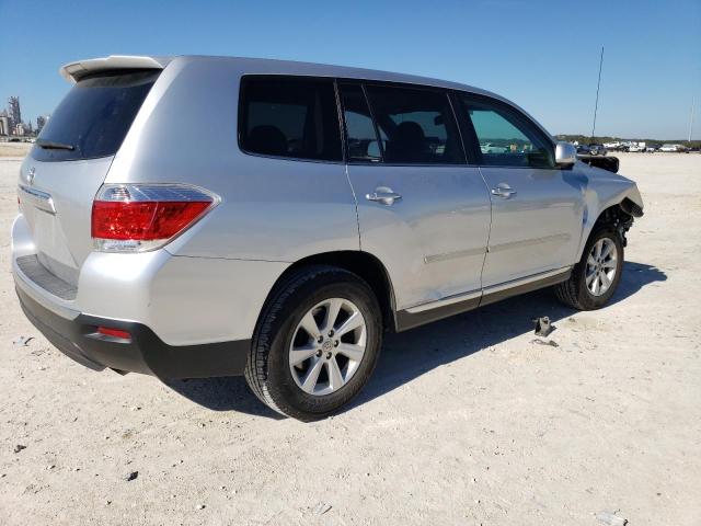 5TDZK3EH0BS028947 - 2011 TOYOTA HIGHLANDER BASE SILVER photo 3