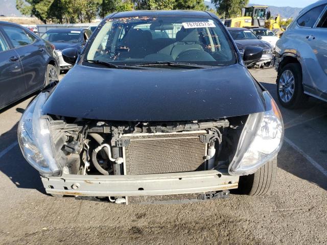 3N1CN7AP5JL871454 - 2018 NISSAN VERSA S BLACK photo 5