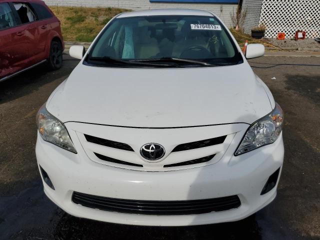 2T1BU4EE1CC861027 - 2012 TOYOTA CORLOOA BASE WHITE photo 5