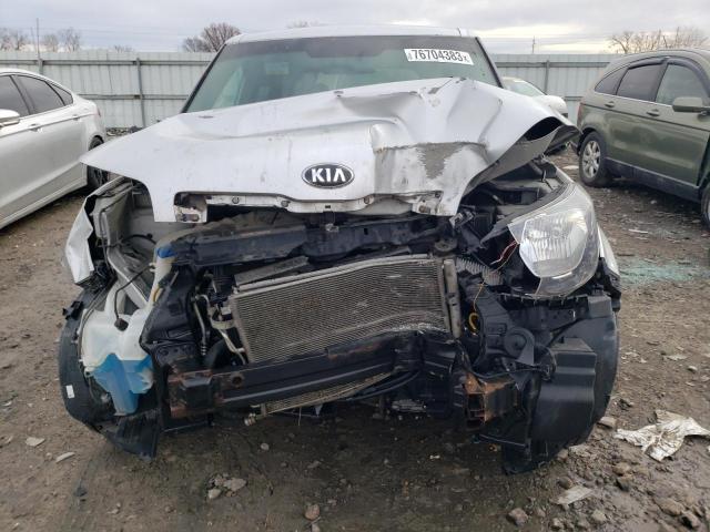 KNDJN2A27F7789376 - 2015 KIA SOUL SILVER photo 5