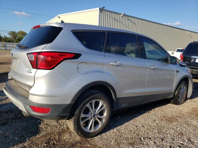 1FMCU9G97KUB66386 - 2019 FORD ESCAPE SE SILVER photo 3