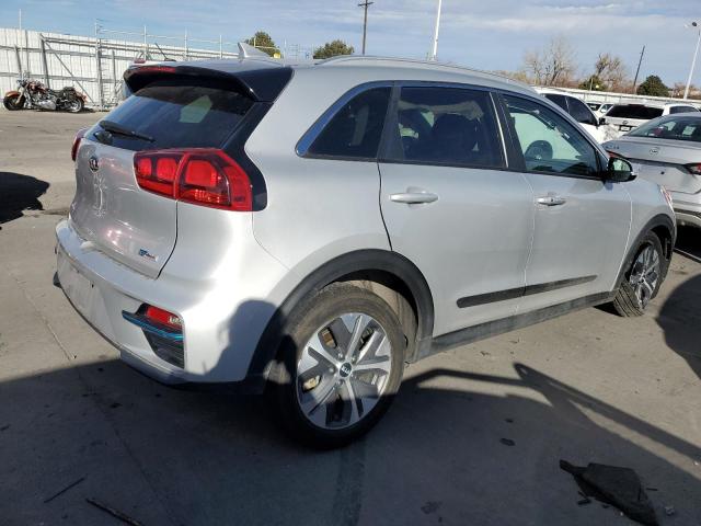 KNDCC3LG5K5024122 - 2019 KIA NIRO EX SILVER photo 3