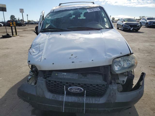 1FMYU93125KB14038 - 2005 FORD ESCAPE XLT WHITE photo 5