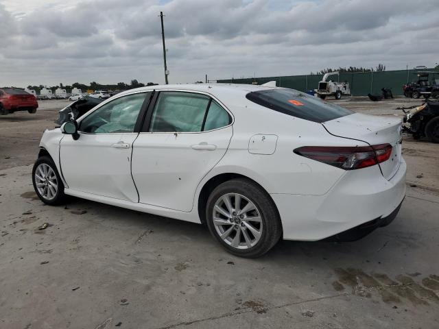 4T1C11AK1PU142338 - 2023 TOYOTA CAMRY LE WHITE photo 2