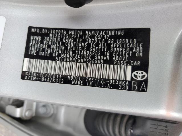 5YFBURHE9HP696909 - 2017 TOYOTA COROLLA L SILVER photo 12