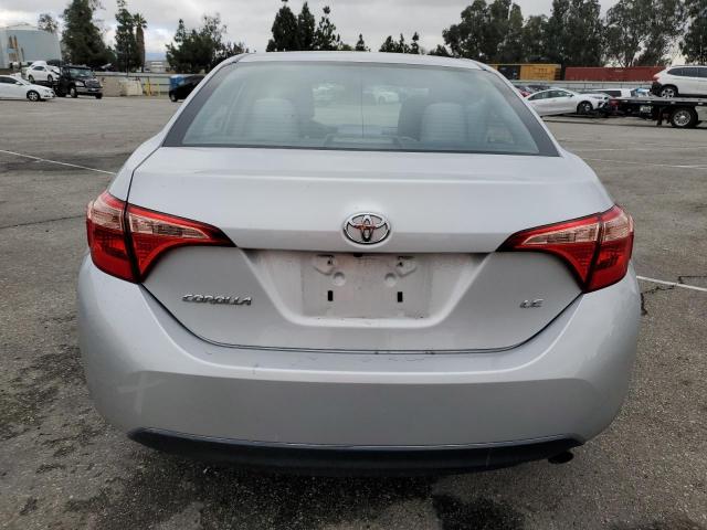 5YFBURHE9HP696909 - 2017 TOYOTA COROLLA L SILVER photo 6