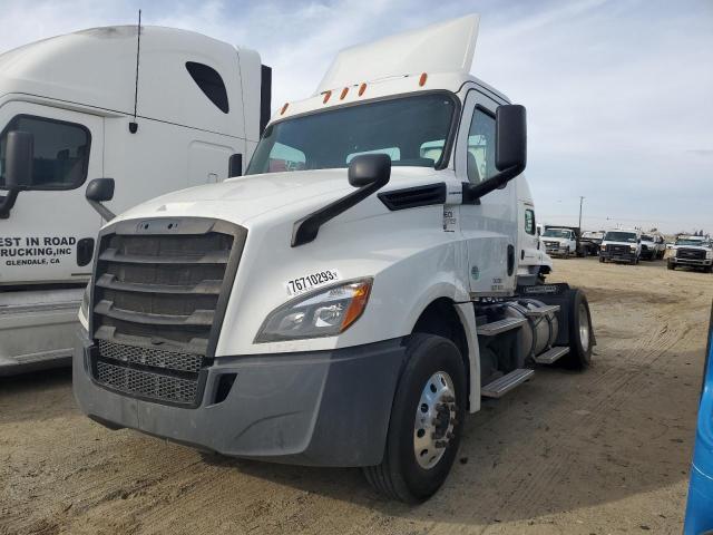 3AKBHLDV0JSJM0040 - 2018 FREIGHTLINER CASCADIA 1 WHITE photo 1