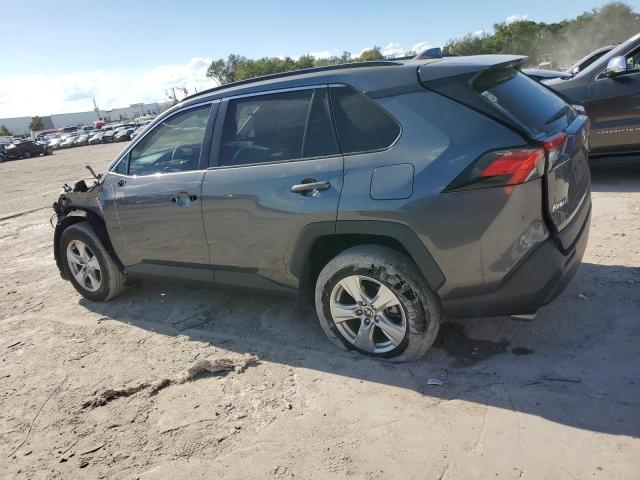 2T3W1RFV9MC121384 - 2021 TOYOTA RAV4 XLE GRAY photo 2