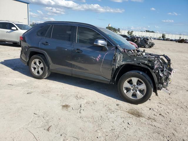 2T3W1RFV9MC121384 - 2021 TOYOTA RAV4 XLE GRAY photo 4