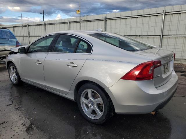 YV1622FS9C2132458 - 2012 VOLVO S60 T5 SILVER photo 2