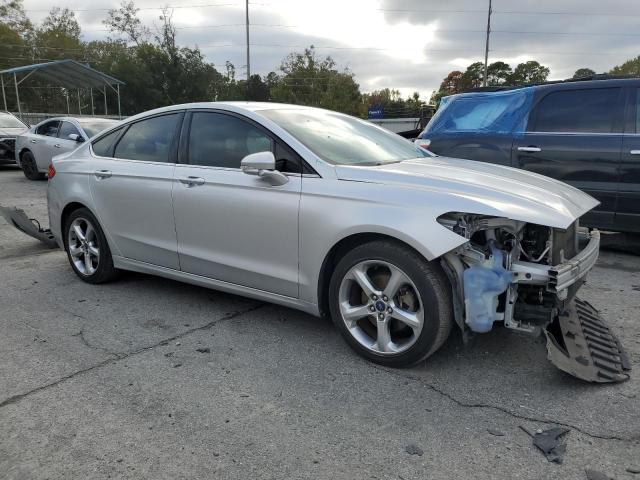 1FA6P0HD5E5355100 - 2014 FORD FUSION SE SILVER photo 4