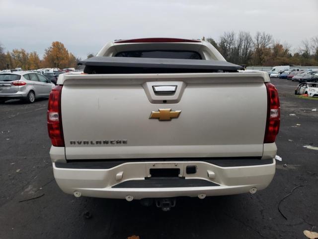 3GNTKGE77DG140139 - 2013 CHEVROLET AVALANCHE LTZ WHITE photo 6