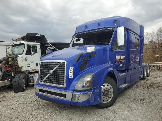 4V4NC9EH8JN891258 - 2018 VOLVO VN VNL BLUE photo 2