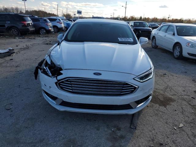 3FA6P0HD6HR406346 - 2017 FORD FUSION SE WHITE photo 5