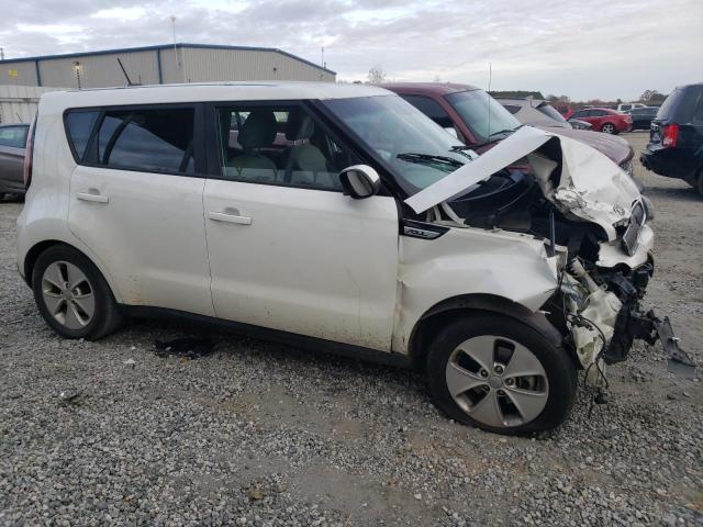 KNDJN2A22G7375777 - 2016 KIA SOUL WHITE photo 4