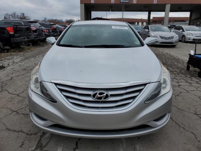 5NPEB4ACXDH744715 - 2013 HYUNDAI SONATA GLS SILVER photo 5