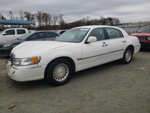 1LNHM81W81Y665056 - 2001 LINCOLN TOWN CAR EXECUTIVE WHITE photo 1