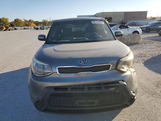 KNDJN2A25F7186653 - 2015 KIA SOUL GRAY photo 5