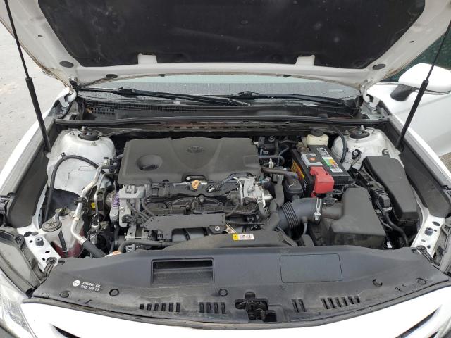 4T1B11HKXJU021848 - 2018 TOYOTA CAMRY L WHITE photo 11