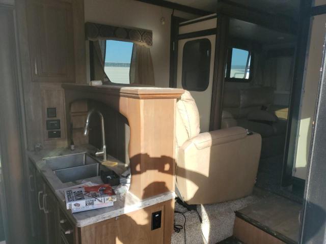 4YDF37322H4702037 - 2017 KEYSTONE MONTANA TWO TONE photo 5