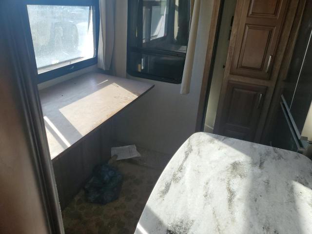 4YDF37322H4702037 - 2017 KEYSTONE MONTANA TWO TONE photo 9