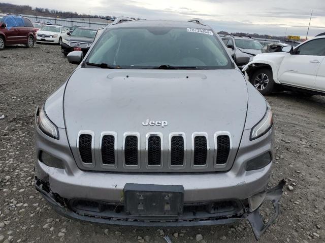 1C4PJMCS4HW576960 - 2017 JEEP CHEROKEE LATITUDE SILVER photo 5