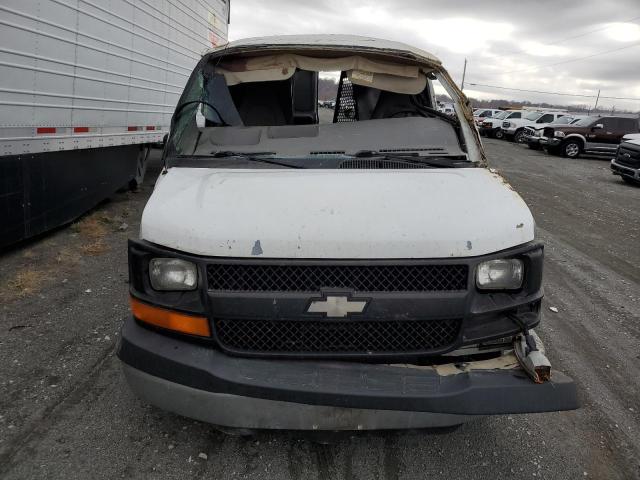 1GCHG35U131117757 - 2003 CHEVROLET EXPRESS G3 WHITE photo 5