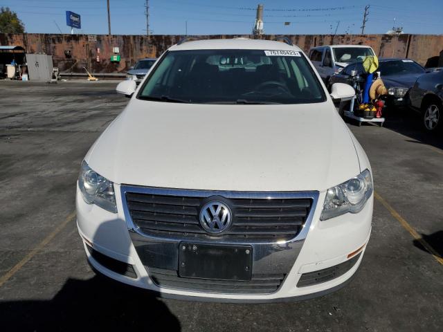 WVWXK73C08E040617 - 2008 VOLKSWAGEN PASSAT WAGON TURBO WHITE photo 5