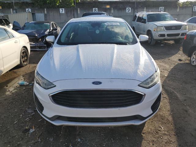 3FA6P0G73LR200048 - 2020 FORD FUSION S WHITE photo 5