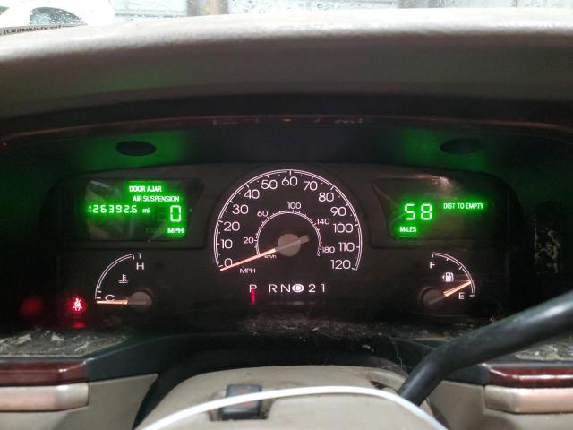 1LNHM81WX3Y672772 - 2003 LINCOLN TOWN CAR EXECUTIVE BEIGE photo 9